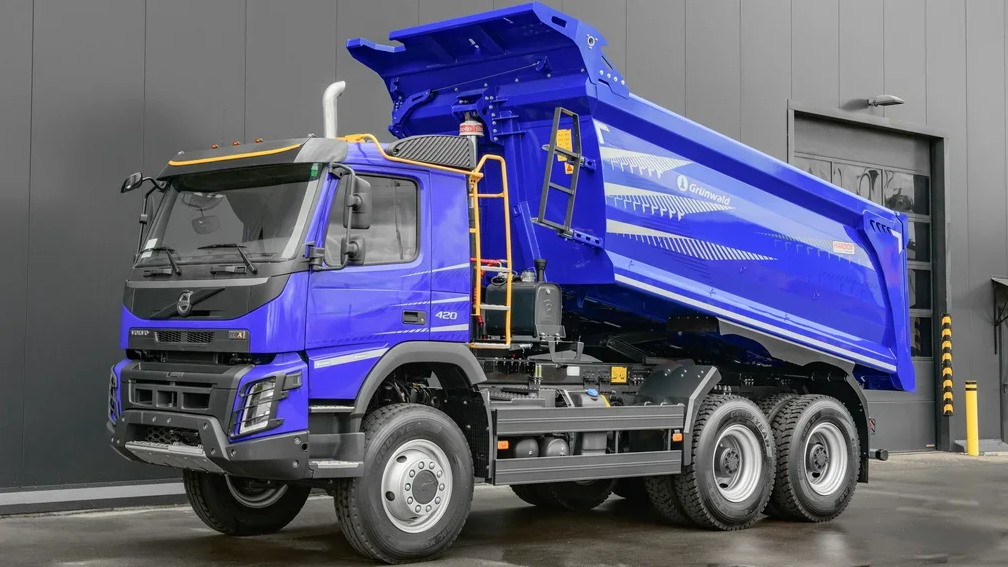 Volvo FMX 6x6 with a Grunwald superstructure