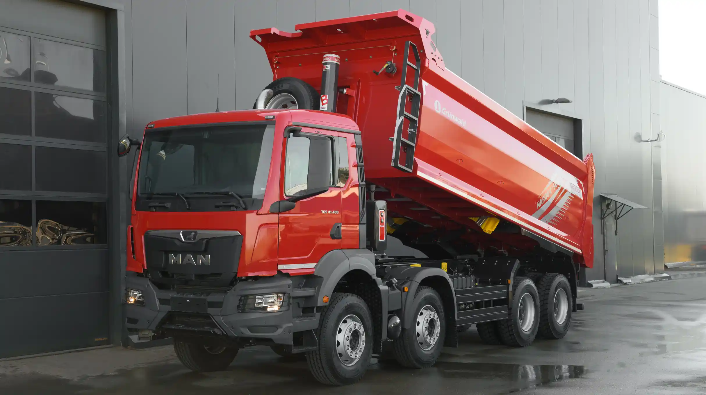 First new MAN TGS with the Grunwald superstructure