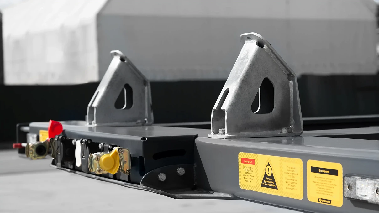 Универсальный полуприцеп контейнеровоз Gr.C L3