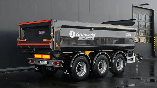 Tridem-trailer in the version for Sweden